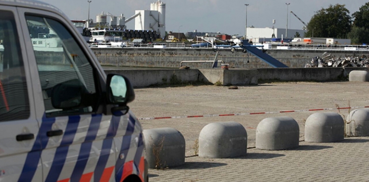 Magneetvisser haalt landmijnen naar boven in Dordrecht