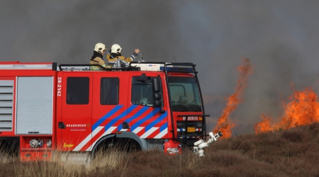 Brandweer en defensie oefenen natuurbrandbestrijding