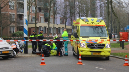 Motoragent gewond bij aanrijding in Apeldoorn