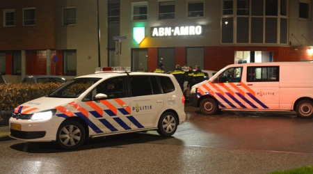 Cafébezoeker steelt politieauto in Winschoten