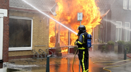 Bakkerij door brand verwoest in Heerjansdam