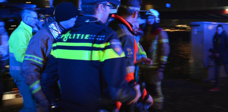 Man bedreigt Rotterdamse brandweermannen met mes