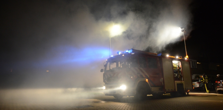 Twee brandweerlieden onwel bij grote brand in Goes