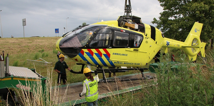 Traumahelikopter geborgen na landing op boompje