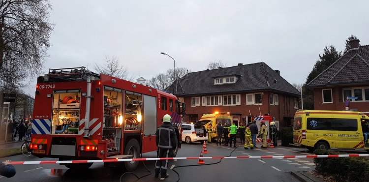 Waterwagen brandweer Apeldoorn kantelt onderweg naar brand